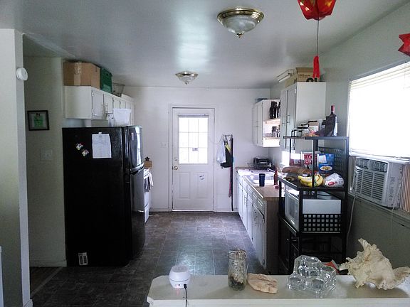 3rd image of 5218 Parker St
