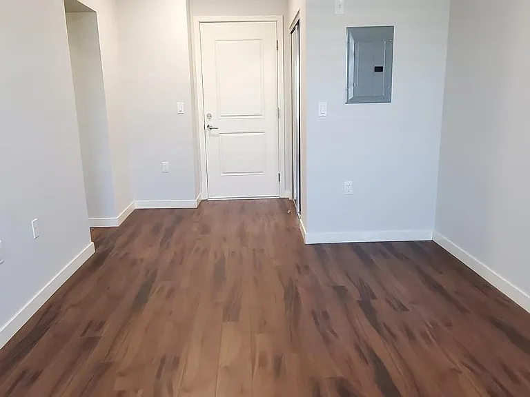 Grand View Apartments — Photo 10