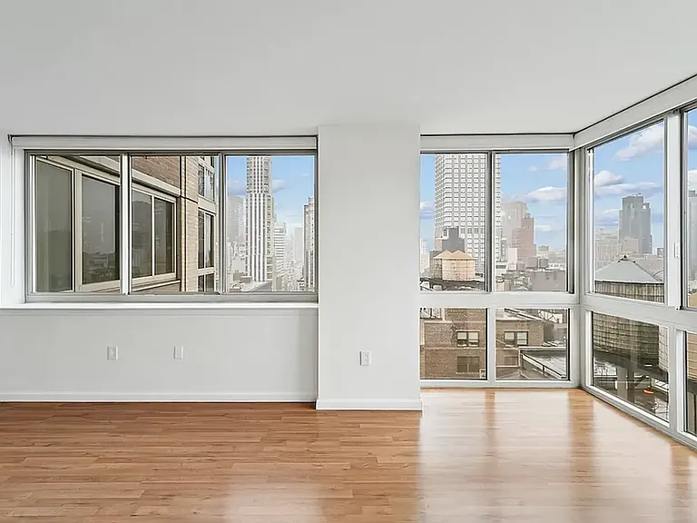 57 W 38th St #7 — Photo 2