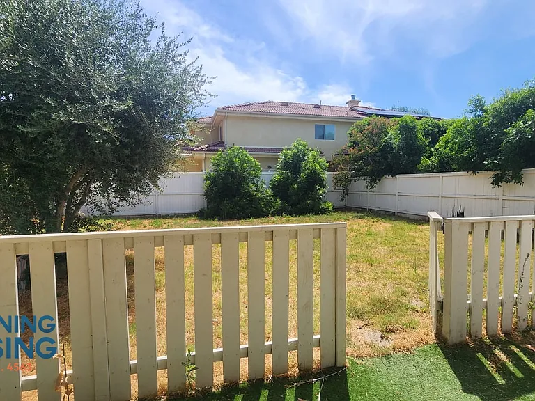 6182 Yolanda Ave — Photo 22