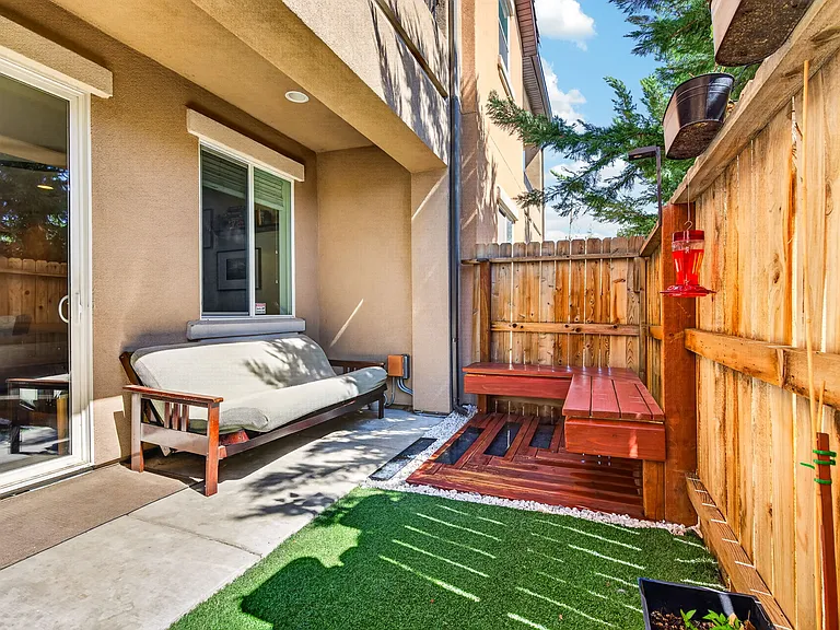 2280 Altamira Dr — Photo 19