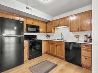 4020 33rd Ave SW APT 2, Cedar Rapids, IA 52404