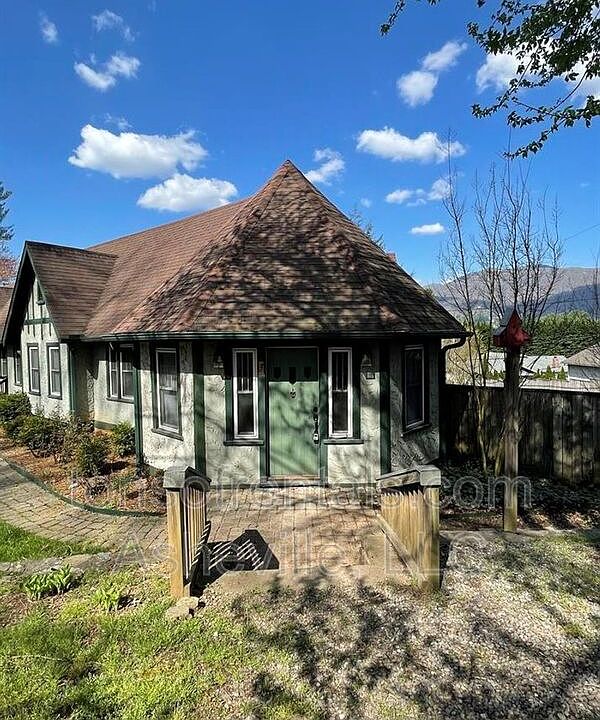 1st image of 3 Gables Pl