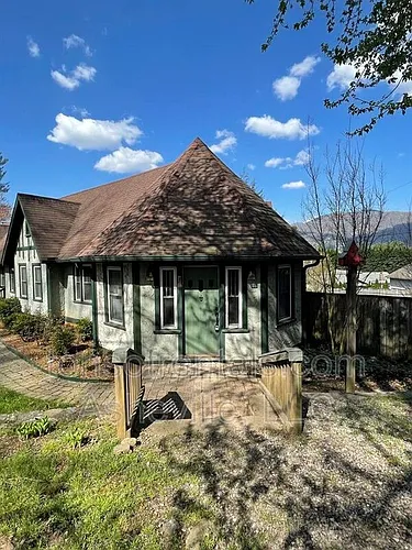 3 Gables Pl Photo 1