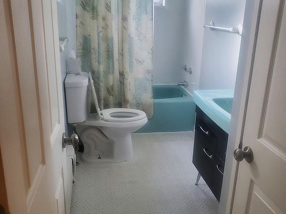 bathroom 1st floor