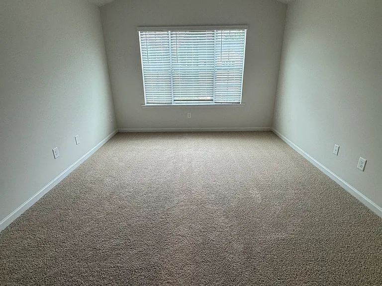 2840 Egert Dr — Photo 10