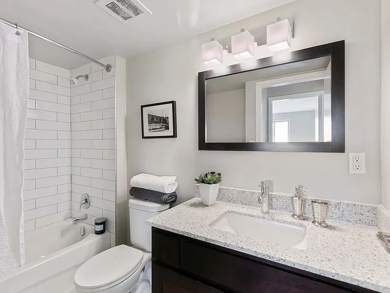 8575 Riverside Dr E — Photo 10