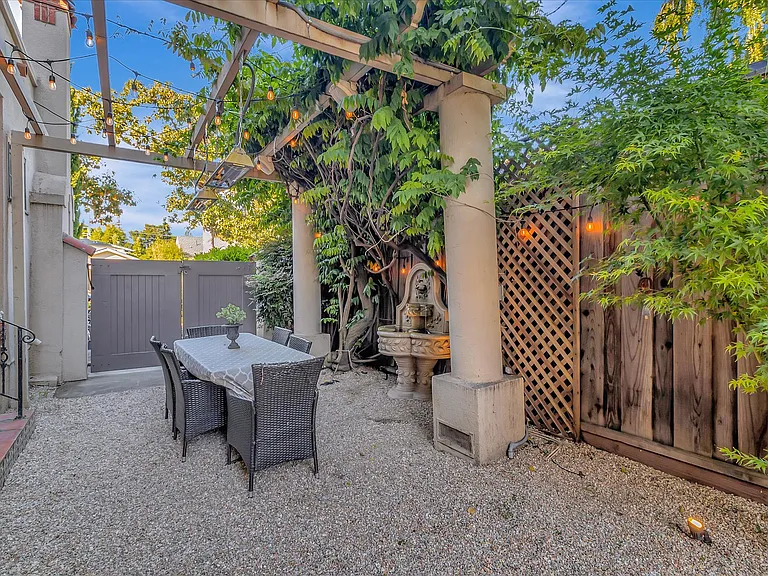 1568 Mariposa Ave — Photo 48