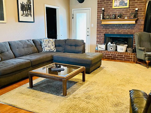 Living room with an idea of all the space it has once furnished. (furniture not included)