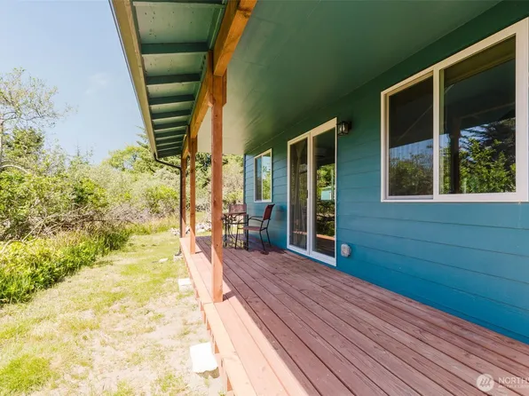 814 Shark Court SW, Ocean Shores, WA 98569