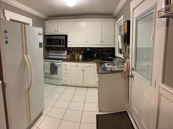 granite tops,tile backsplash