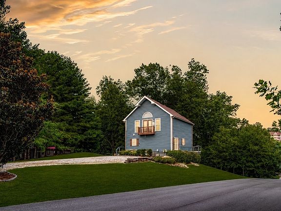 3rd image of 105 Bay Dr