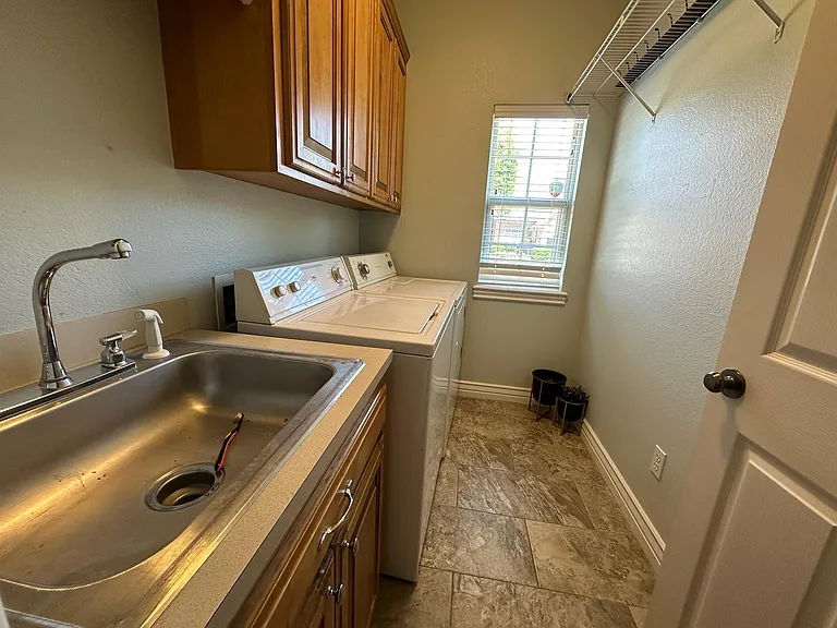 5601 S 43rd St — Photo 32