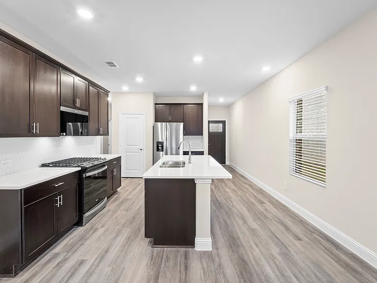 603 Hemingway Ln — Photo 8