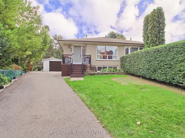 1 McDonald Dr, Aurora, ON L4G 2T4