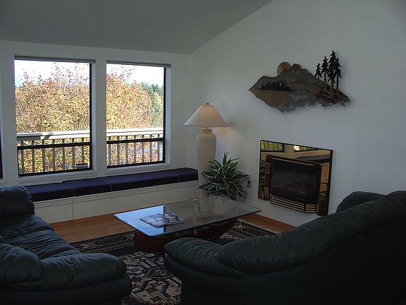 3rd image of 4615 Lakeridge Dr E