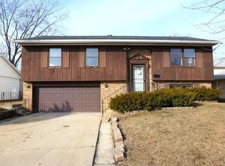 700 Cynthia Ln, Glendale Heights, IL 60139