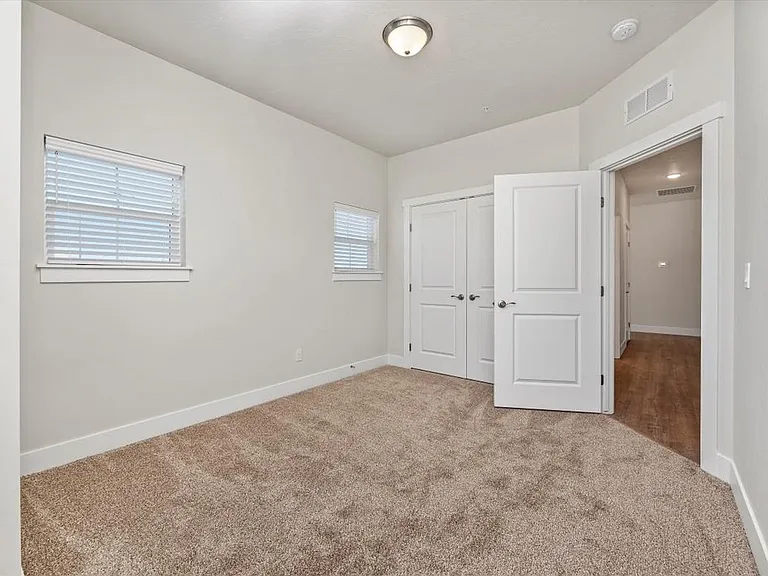 Ascent Townhomes — Photo 31