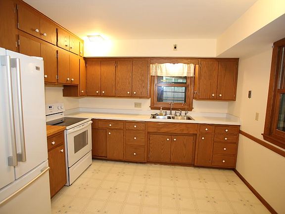 3rd image of 1467 Centennial Dr