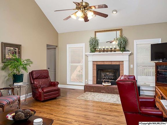 5th image of 251 Pebblestone Dr