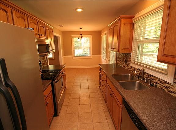 4th image of 1216 Sussex Ct