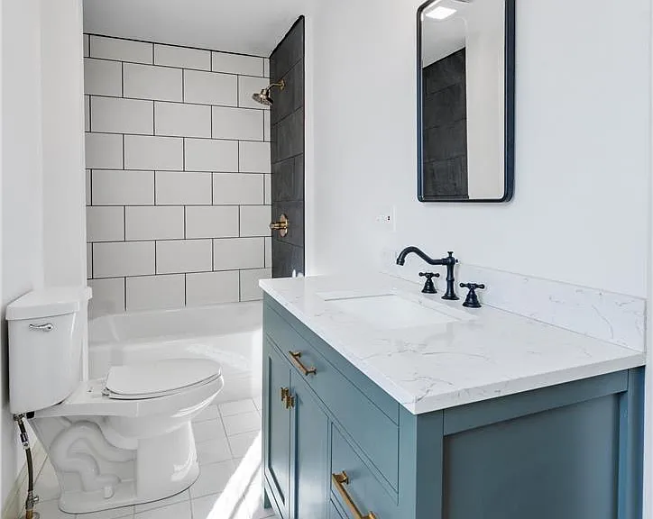 240 Franklin St #2 — Photo 12