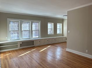 122 N Portage Path #101, Akron, OH 44302