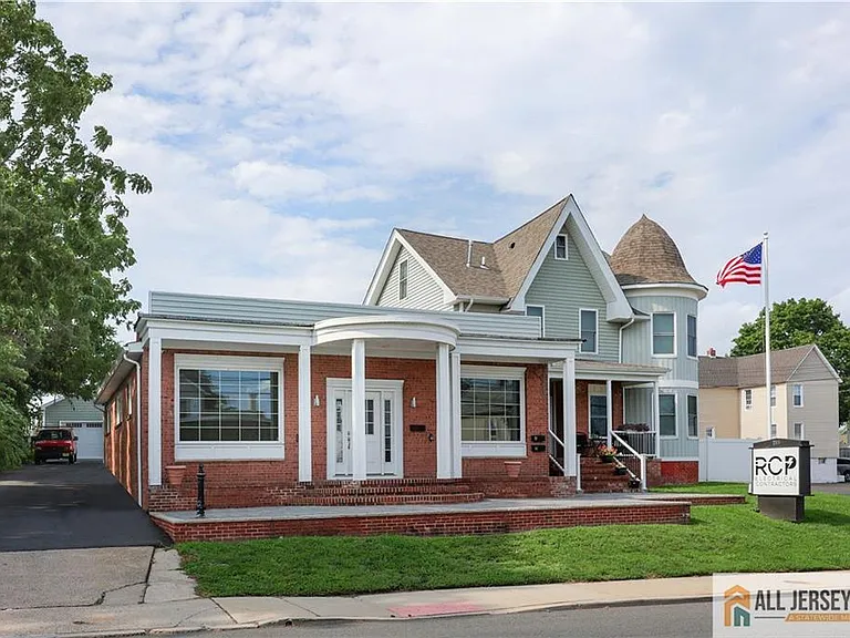 215 Washington Rd — Photo 3
