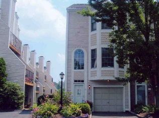 58 Bywatyr Ln, Bridgeport, CT 06605