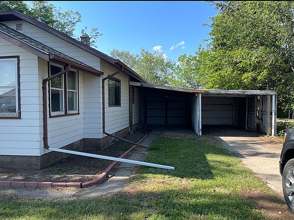Carport and garage 