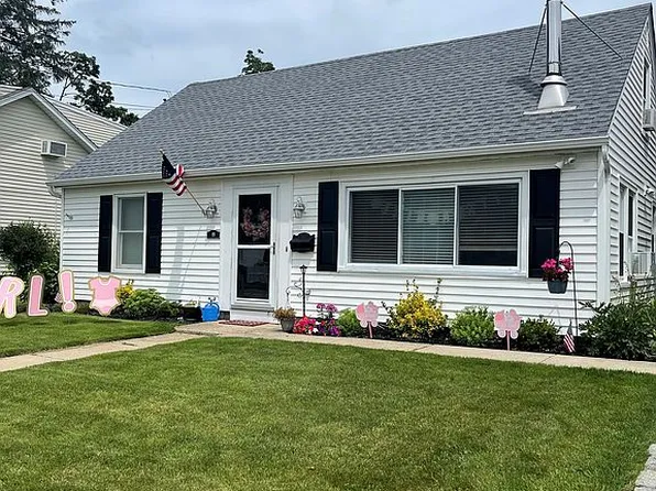 99 Marlborough Rd, Babylon, NY 11702