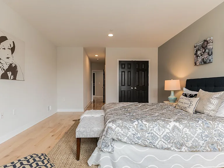1249 N Myrtlewood St — Photo 13