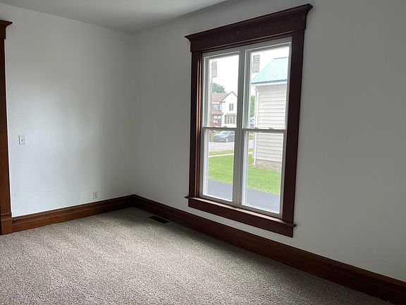 5th image of 37 W Taylor St