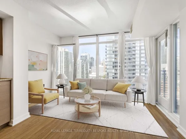 25 Capreol Ct #2102, Toronto, ON M5V 3Z7