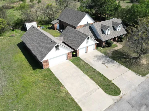 105 Gardenwood Dr, Holdenville, OK 74848