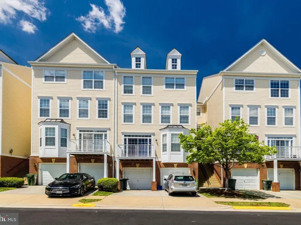 2514 Pascal Pl #205, Oak Hill, VA 20171