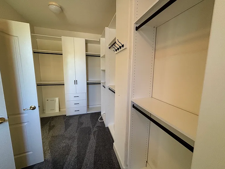 4800 Village Green Dr — Photo 15