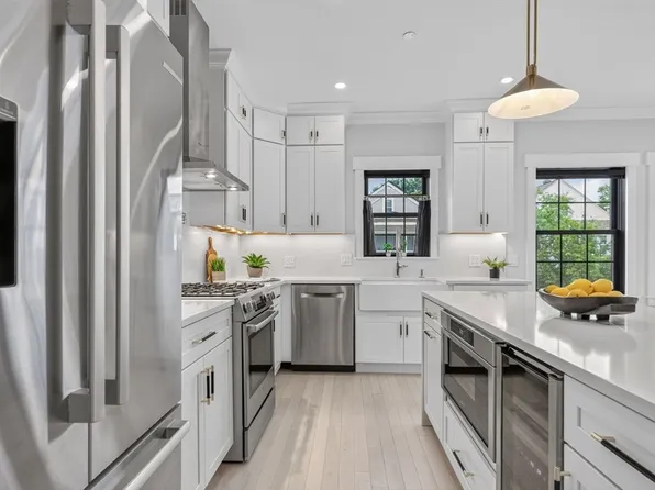 11 Lowell St, Arlington, MA 02476