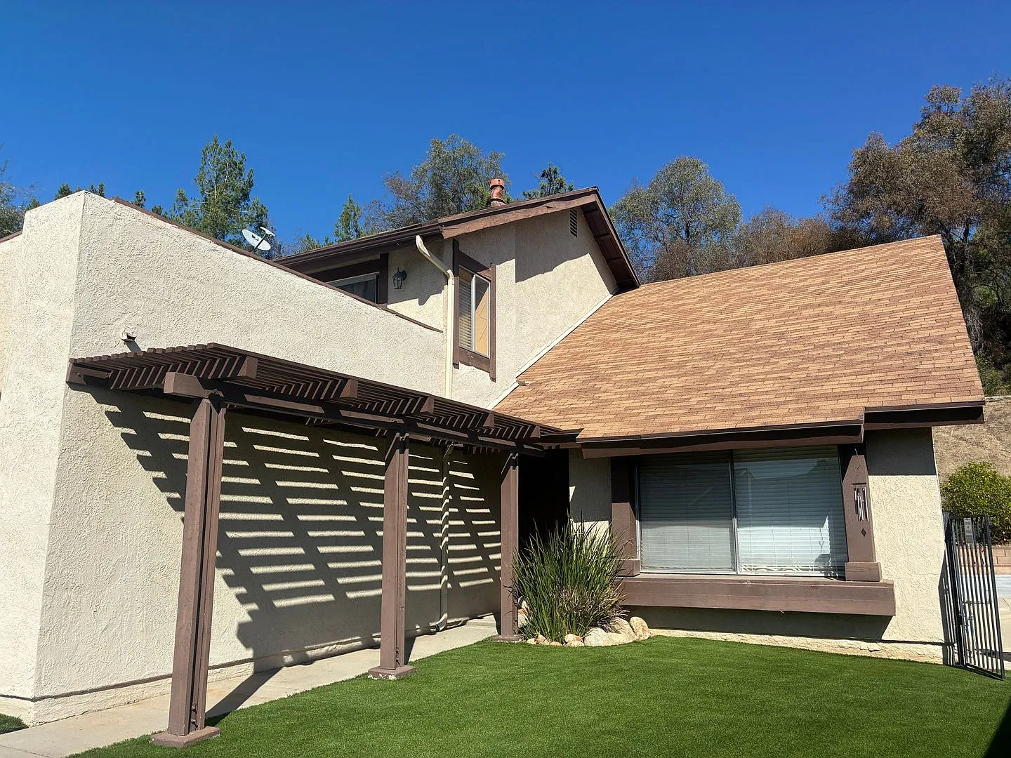 This beautiful two-story home in West Covina! 3 bedrooms and 2.5 — Photo 3