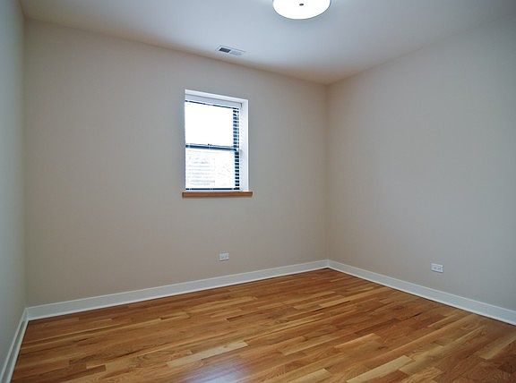 5th image of 6227 N Hermitage Ave APT 1E