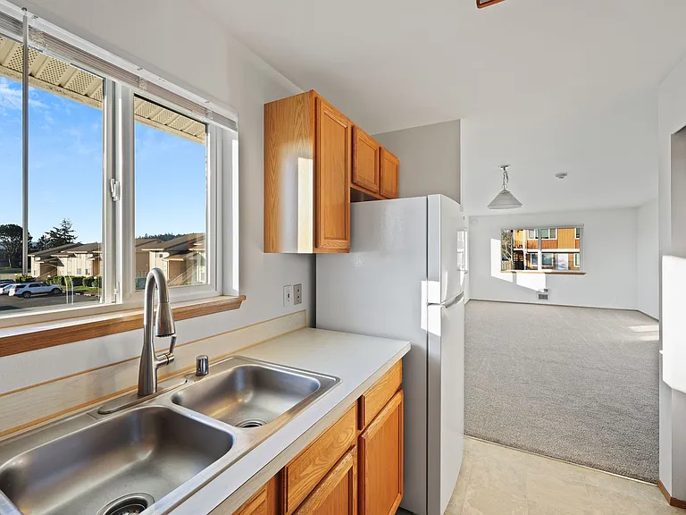 101 S Oak Harbor St #B102 — Photo 5
