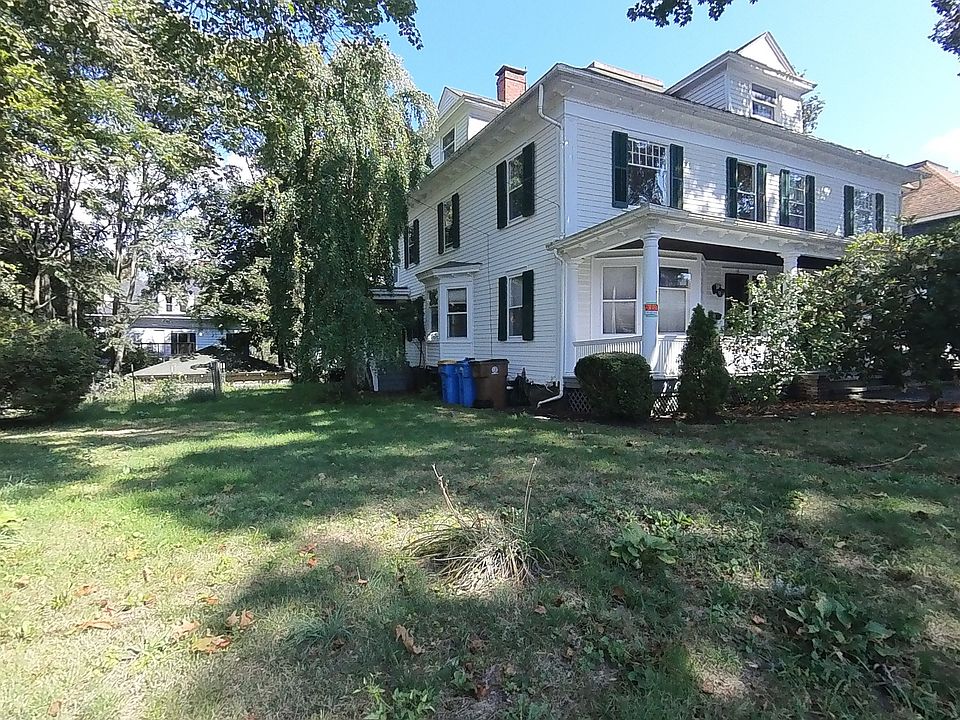 yard at 15 Presidents Place