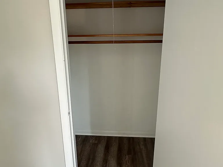 Great Oconomowoc 2 bedroom Upper Unit Next to Downtown Oconomowoc — Photo 6