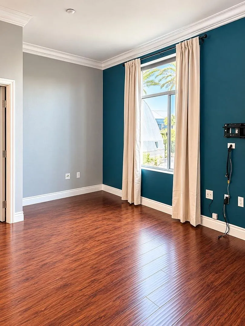 3 Bedroom Townhome in Downtown Anaheim - $150 Off 1st Month's Rent. — Photo 4