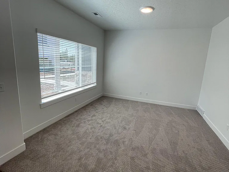 1122 N 1920 W — Photo 15