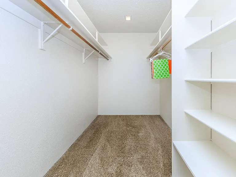 Carondelet Apartments — Photo 6