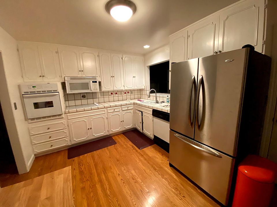 1st image of 3802 Vineyard Dr #1