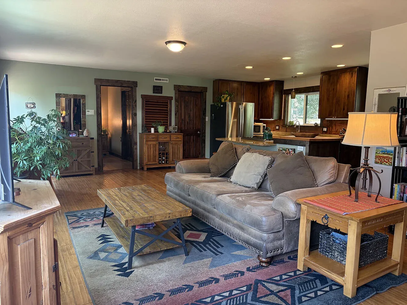 3 bed, 1662 sqft, $6,500 — Photo 3