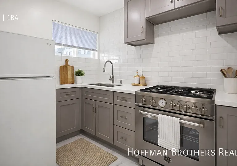 1137 N Clark St #6 — Photo 1