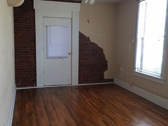 2nd image of 117 E Main St APT 202